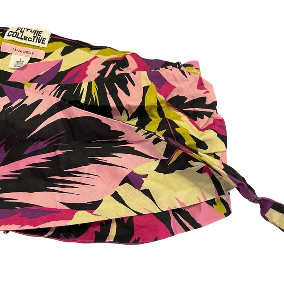 Future Collective x Alani Noelle Tropical Print Halter Crop Top L - Picture 6 of 12
